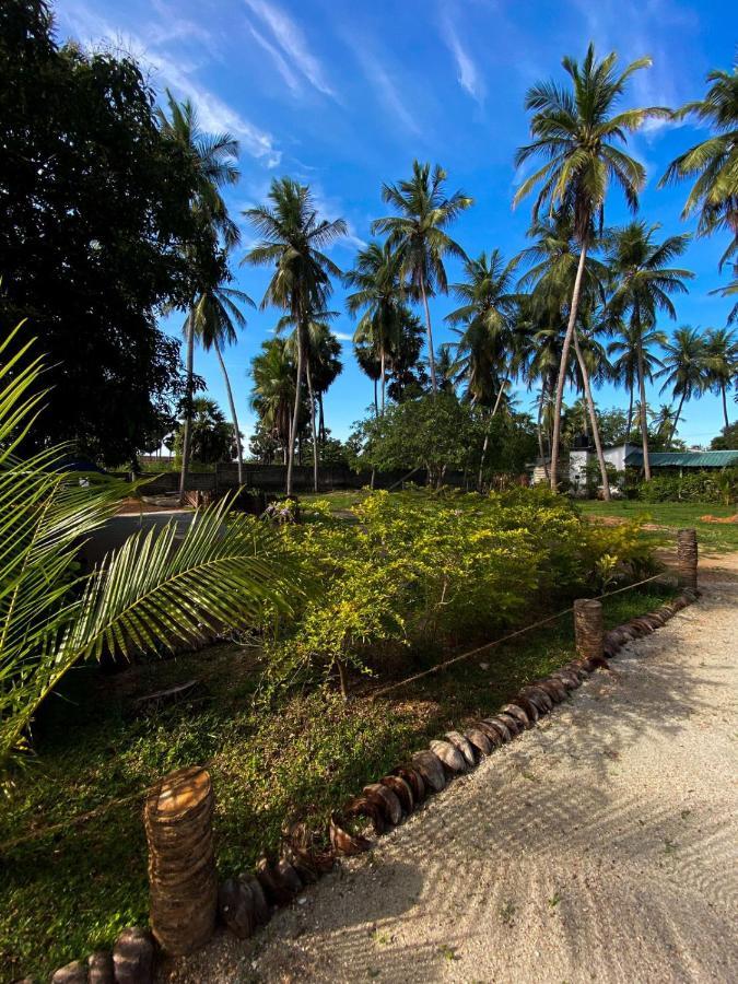Elena Garden Resort And Restaurant Trincomalee Exterior foto